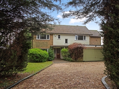 4 bedroom property to let in Westhall Road Warlingham CR6