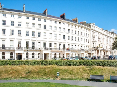 Adelaide Crescent, Hove, East Sussex, BN3 2 bedroom flat/apartment in Hove