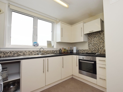 Flat to rent - Cromwell Road, London, SW9
