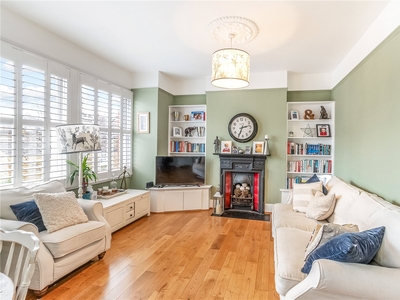 Playfield Crescent, East Dulwich, London, SE22 3 bedroom flat/apartment