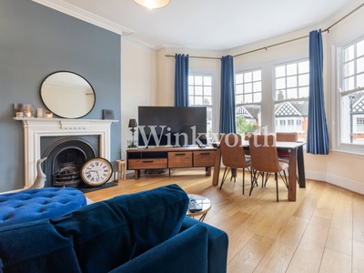 Selborne Road, London, N14 3 bedroom flat/apartment in London