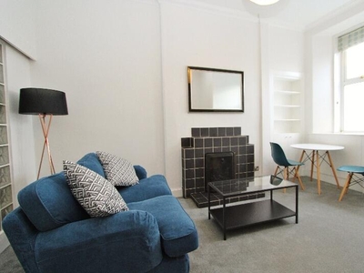 1 bedroom flat for rent in Logie Green Road, Canonmills, Edinburgh, EH7