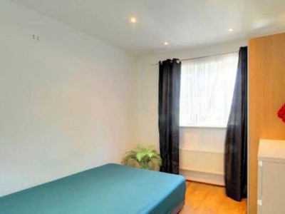 1 bedroom house share to rent London, W13 0DH
