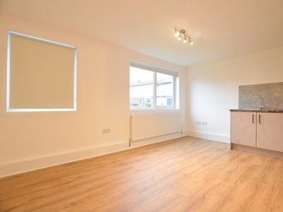 2 bedroom flat for rent in Haig Close, St Albans, AL1
