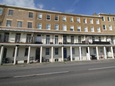 2 bedroom flat for rent in Wellington Crescent, Ramsgate, CT11