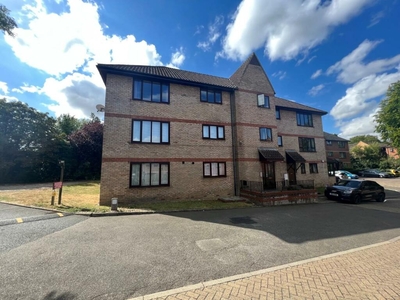 2 bedroom flat for sale in The Beeches, Out Risbygate, Bury St. Edmunds, IP33