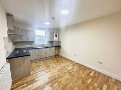 2 bedroom flat to rent London, E11 4PB