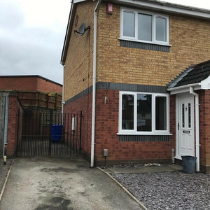 2 bedroom semi-detached house for rent in Shakespeare Close, Stoke-on-trent, Staffordshire, ST2