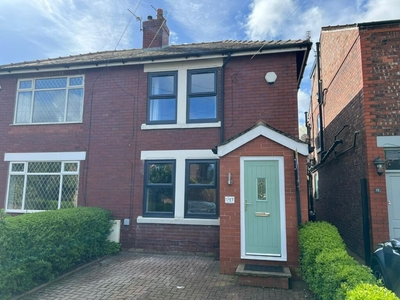 2 bedroom semi-detached house for rent in Smithy Brow, Croft, Warrington, Cheshire, WA3