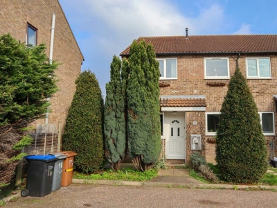 2 bedroom semi-detached house for sale in Chedworth Close, Ecton Brook, Northampton NN3
