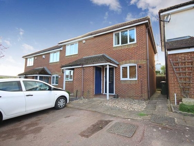 2 bedroom semi-detached house to rent Bracknell, RG12 8FH