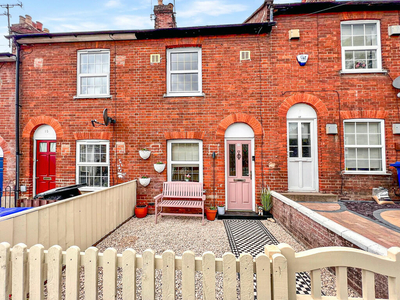 2 bedroom terraced house for sale in Cullum Road, Bury St. Edmunds, IP33