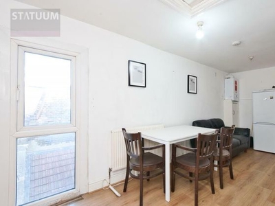 3 bedroom apartment to rent London, E1 4AA