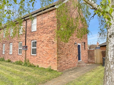 3 bedroom end of terrace house for sale in Petch Close, off Cannon Street, Bury St Edmunds, IP33