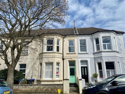 3 bedroom flat for rent in Christchurch Road, Worthing, BN11