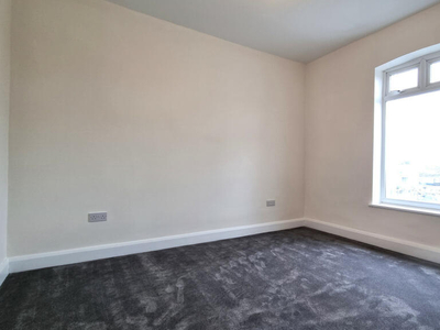 3 bedroom flat for rent in Upper Wickham Lane, Welling, Kent, DA16
