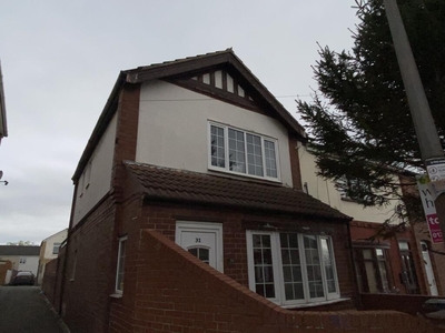 3 bedroom house for rent in Manor Road, Askern, DN6
