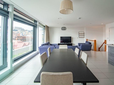 3 bedroom penthouse for rent in Electricity House, Bristol, BS1