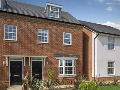 3 bedroom semi-detached house for rent in 3 bedroom Semi Detached House in Fox Lane, Sturry, CT2