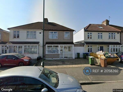 3 bedroom semi-detached house for rent in Holmesdale Road, Bexleyheath, DA7