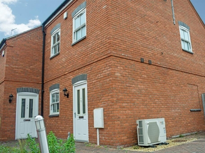3 bedroom semi-detached house for rent in Kenilworth Mews, Kenilworth Street, Leamington Spa, CV32