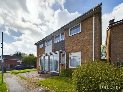 3 bedroom semi-detached house for sale in Hamelyn Close, Basingstoke, RG21