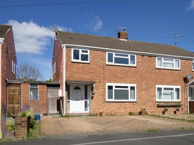 3 bedroom semi-detached house for sale in Kenilworth Drive, Bletchley, Milton Keynes, MK3
