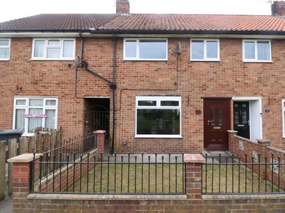 3 bedroom terraced house for rent in Benedict Road, Hull, HU4