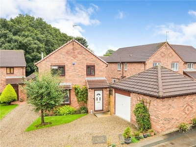 4 bedroom detached house for sale in Ashburn Drive, Wetherby, LS22