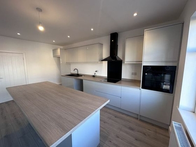 4 bedroom flat to rent Newcastle Upon Tyne, NE6 2QE