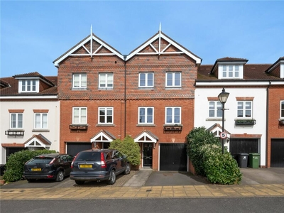 4 bedroom terraced house for rent in Pegasus Place, St. Albans, Hertfordshire, AL3