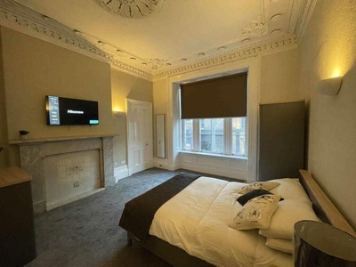 5 bedroom flat for rent in Sauchiehall Street, Glasgow, G2