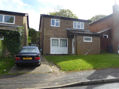 6 bedroom house for rent in Benson Close, Reading, RG2