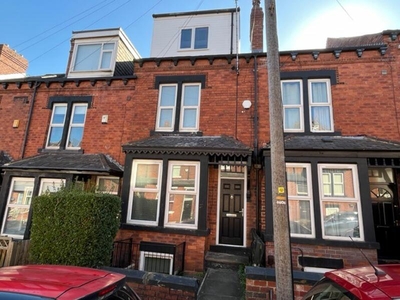 6 bedroom terraced house for sale in Burchett Place, Leeds, LS6