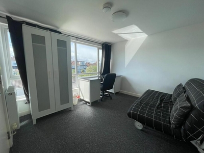 Studio flat for rent in Wellington Hill West, Bristol, BS9