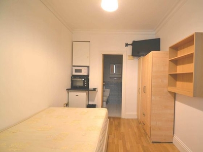 Studio flat to rent London, W5 2HT