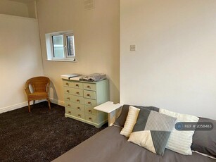 1 bedroom flat for rent in Windsor Road, Levenshulme, Manchester, M19