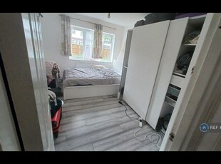 1 bedroom flat share for rent in Poplar Way, Ilford, IG6