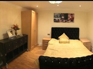 1 bedroom house share for rent in Great West Road, Hounslow, TW5