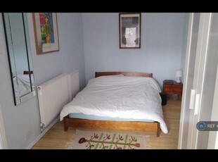 1 bedroom house share for rent in St. James's Crescent, London, SW9