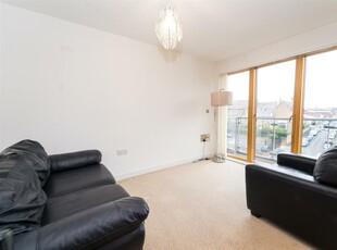 2 bedroom apartment for rent in Britton House, Green Quarter, M4