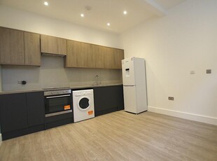 2 bedroom duplex for rent in Sebright Road, Barnet, North London, EN5