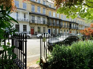 2 bedroom flat for rent in Caledonia Place Clifton Bristol, BS8
