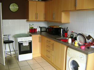 2 bedroom flat for rent in Charminster Road, Bournemouth, BH10 6AJ, BH8