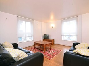 2 bedroom flat for rent in Commercial Road, Aldgate, London, E1