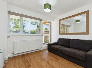 2 bedroom flat for rent in Farnhurst House, Blondel Street, London SW11