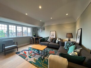 2 bedroom flat for rent in Flat , Devon Court, Links Road, London, W3