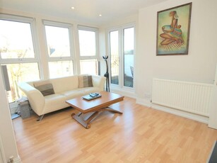 2 bedroom flat for rent in Goldhurst Terrace, South Hampstead NW6