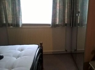 2 bedroom flat for rent in Kenton Road, Harrow, HA3
