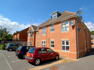 2 bedroom flat for rent in Malmesbury Park Place, Bournemouth, BH8